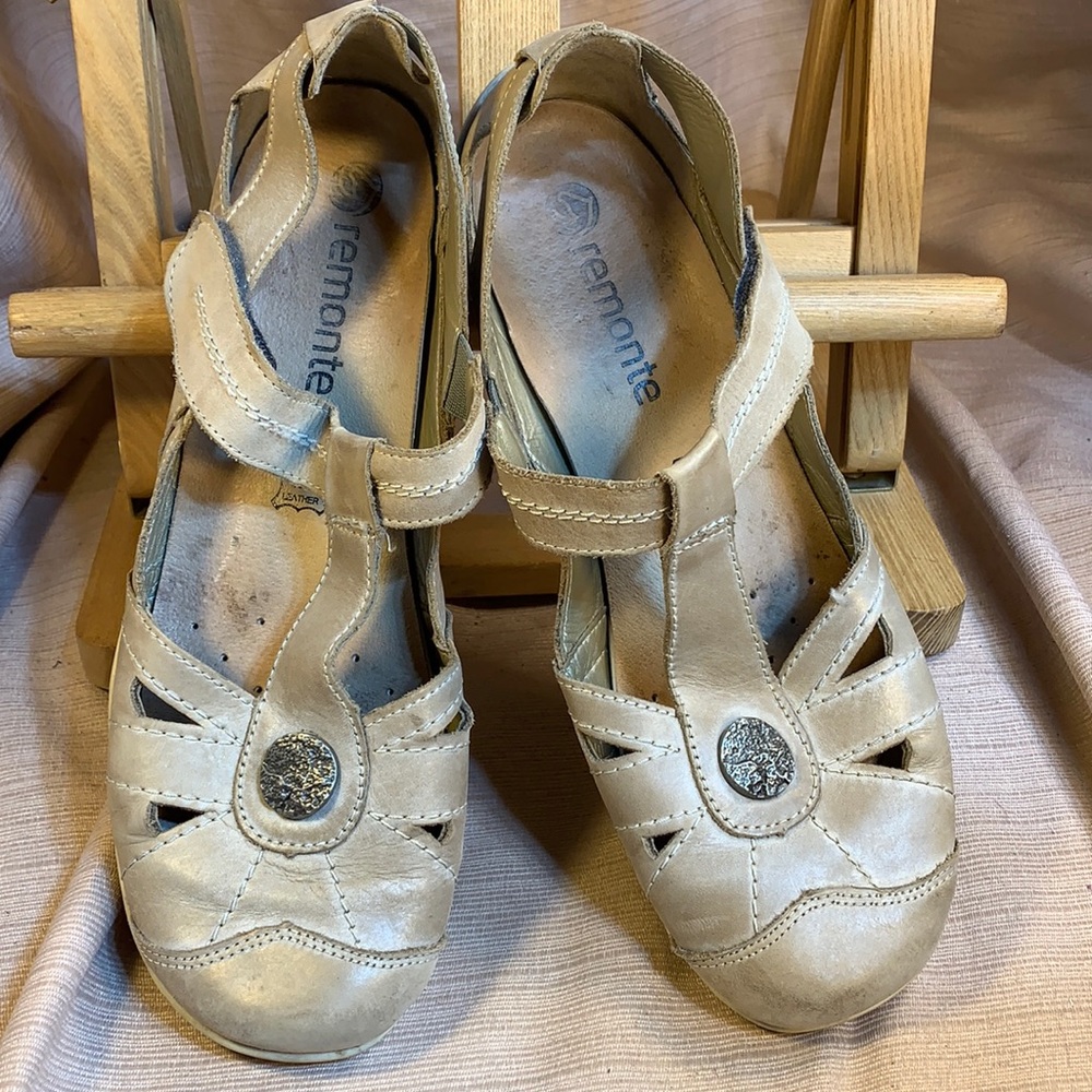 Remonte distressed leather comfy flats